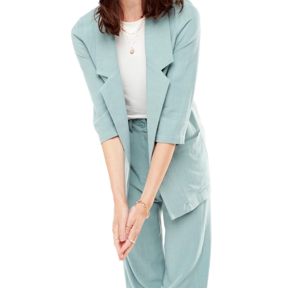 Chic Women's Teal Suit by Annie 50
